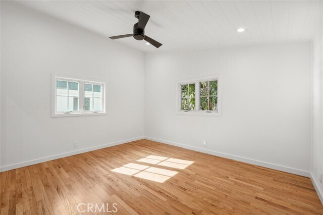 Building Photo - 2549 Beachwood Dr
