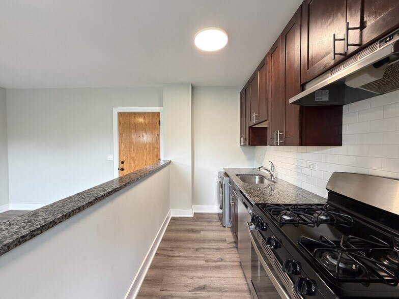 Building Photo - 730 Judson Ave