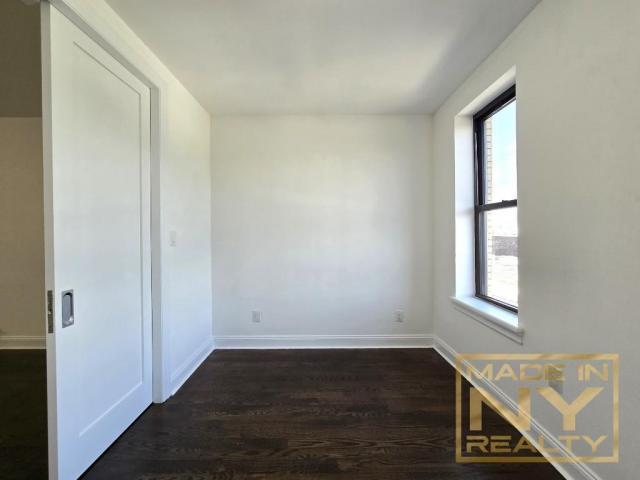 Building Photo - 3 bedroom in ASTORIA NY 11103