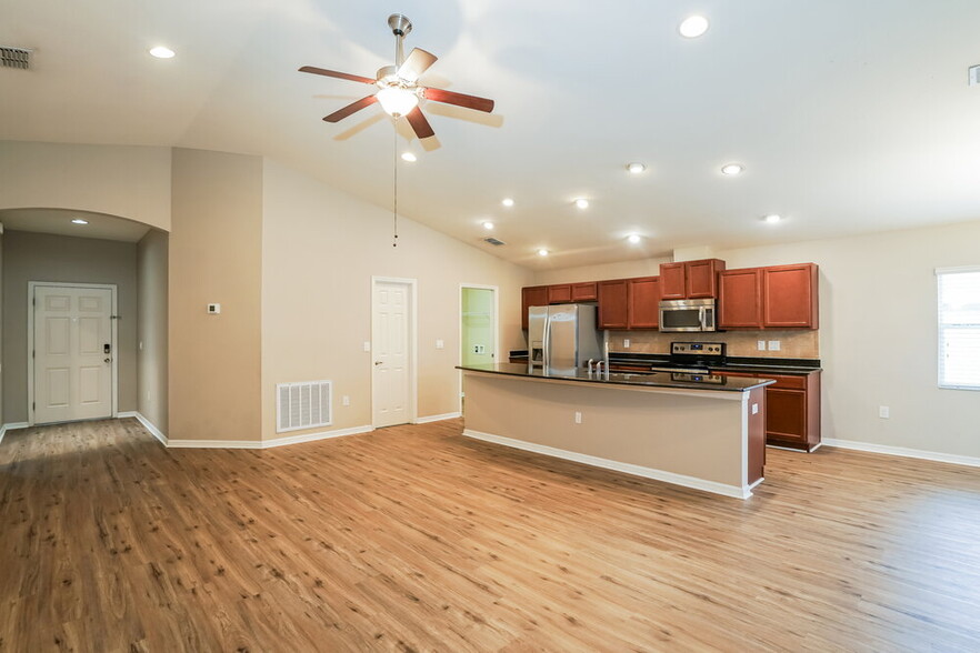 Building Photo - 4736 Summerfield Cir