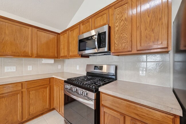 Building Photo - 9830 Lynette Falls Dr