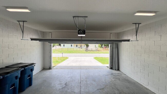 Building Photo - GORGEOUS Bedroom, 2 Bathroom Home in Palm ...