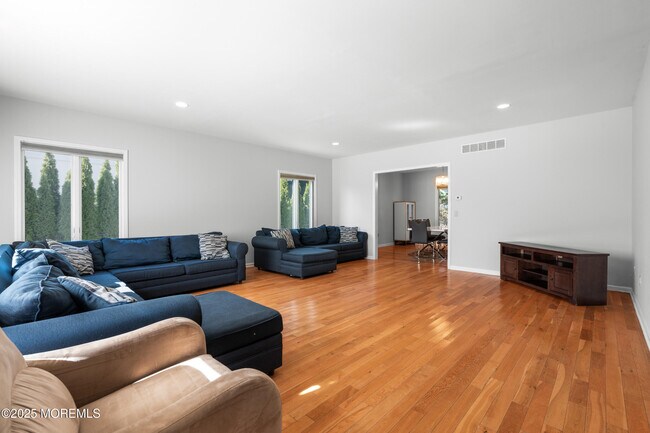 Building Photo - 230 Norwood Ave N