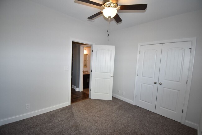 Building Photo - 1072 Fuji Ln
