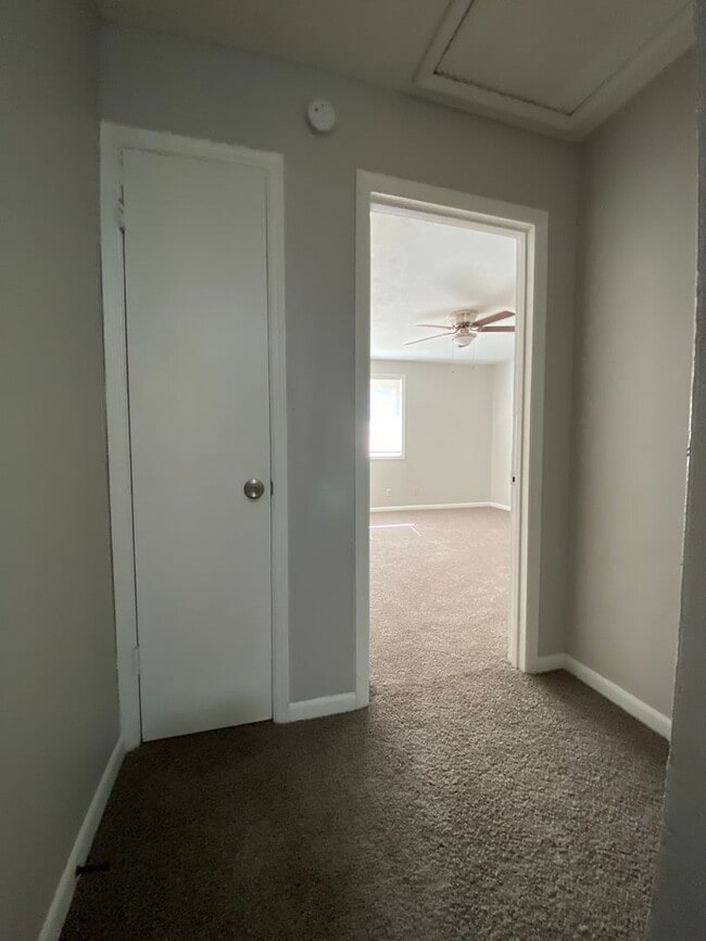 Building Photo - 2Bedroom 1.5Bath - $900 - REDUCED RENT!!
