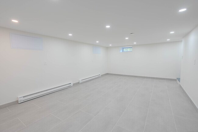 Building Photo - 56 Leonard St