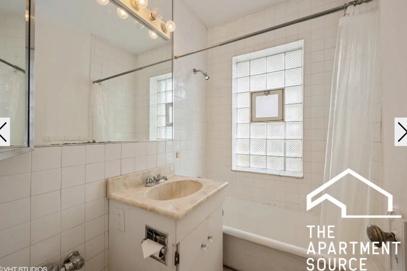 Building Photo - 2324 N Lincoln Park W