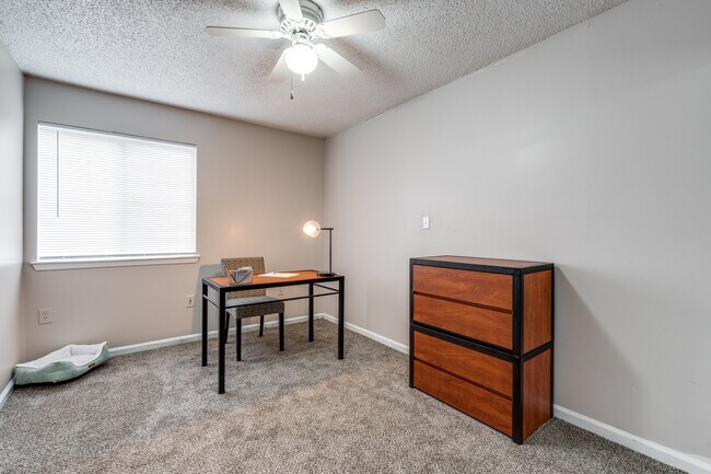 Building Photo - Vibe on Riverside