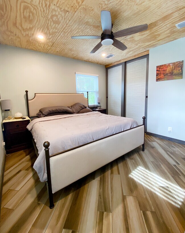 Building Photo - 105 21st Ave