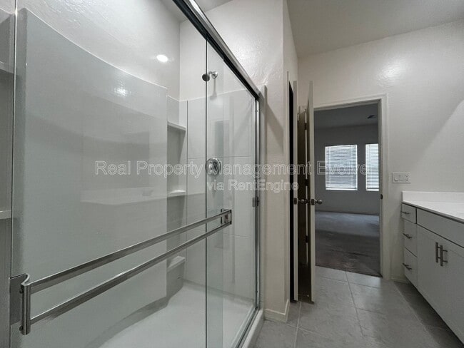 Building Photo - 19434 W Hazelwood St