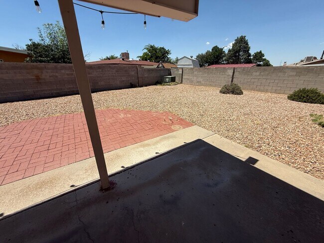 Building Photo - Charming 3 bedroom in NE Albuquerque. Osuna/San Pedro area near San Mateo. Refrigerated Air! 2 Ca...