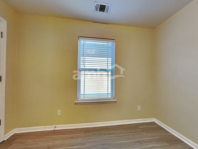 Building Photo - 117 Roseberry Cir