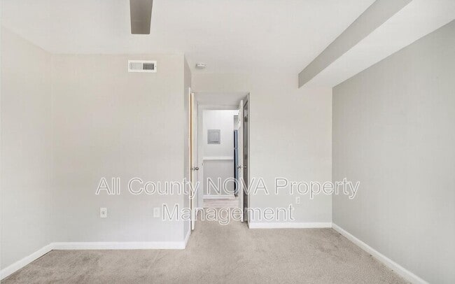 Building Photo - 526 Wilson Bridge Dr