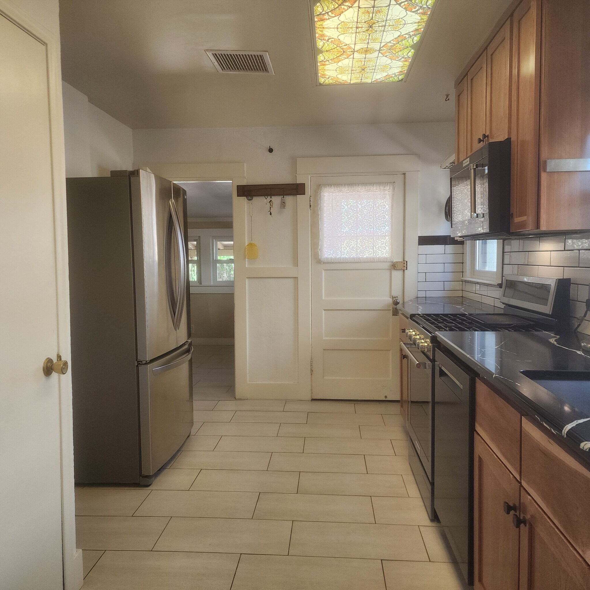 Building Photo - 115 W Vista