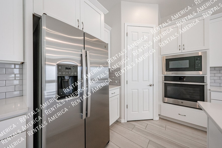 Building Photo - 4815 W Capistrano Ave