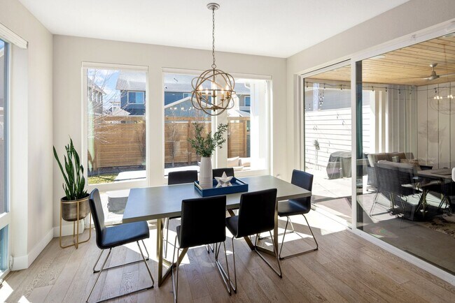 Building Photo - 6 Bedroom 5.5 Bathroom Single Family Home ...