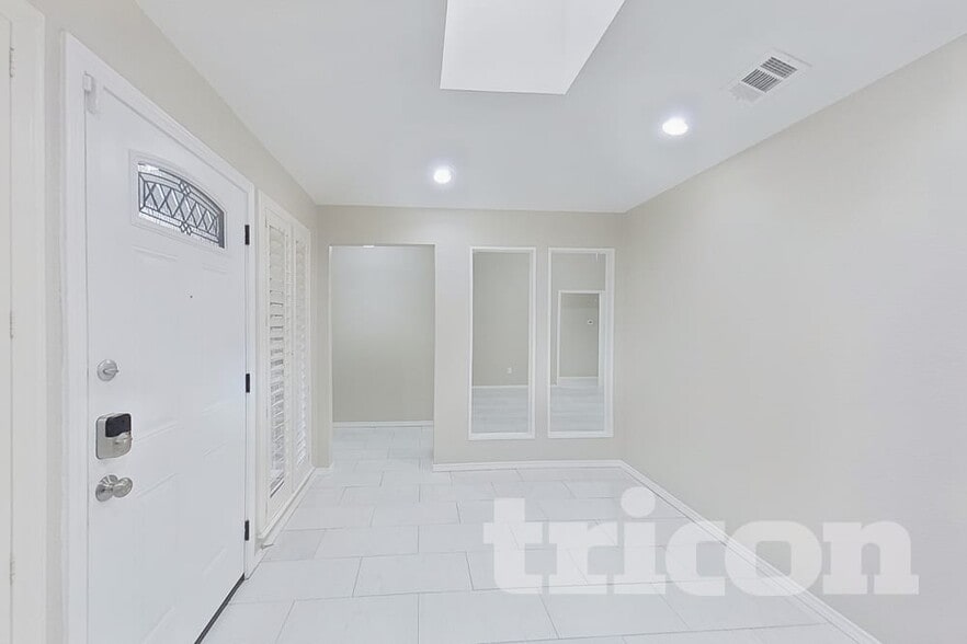 Building Photo - 3201 Chimneyrock Dr