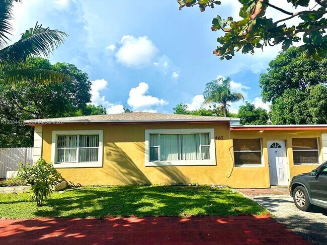 Building Photo - 465 NE 157th Ter