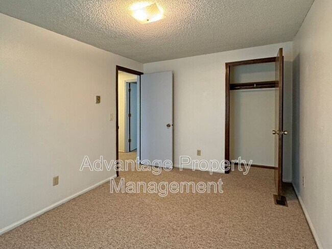 Building Photo - 2350 NW Green Cir