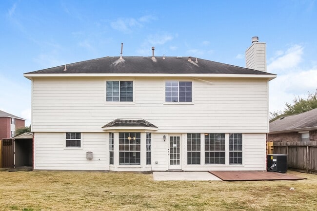 Building Photo - 519 Holly Crest Dr