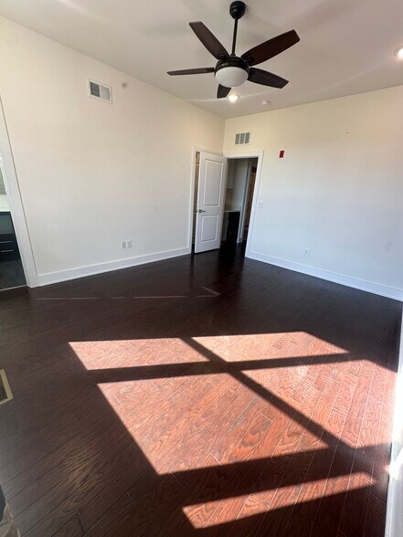 Master Bedroom - 516 W Montgomery Ave