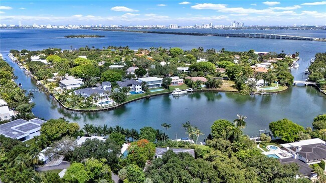 Building Photo - 520 Bay Point Rd