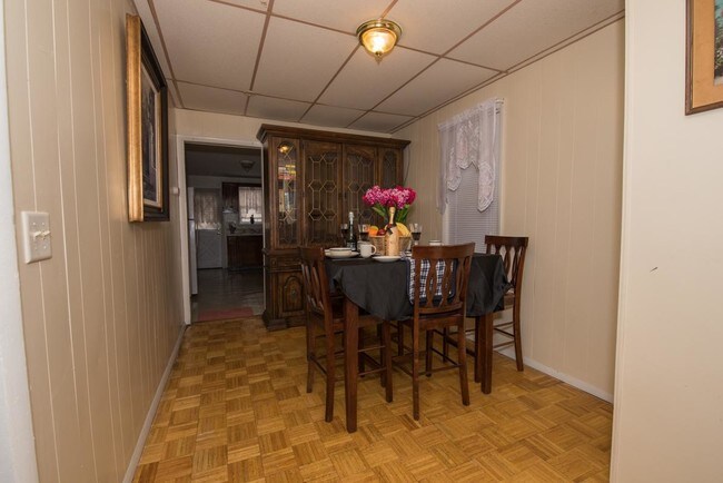 Building Photo - 3 bedroom in Easton PA 18042