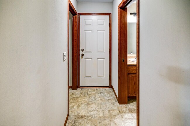 Building Photo - 2633 Koshkonong Way