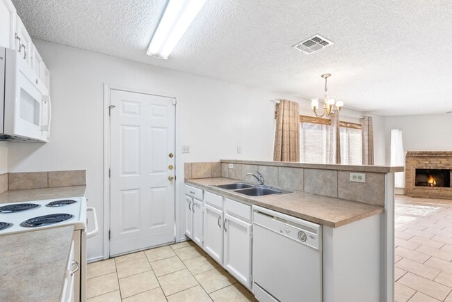 Building Photo - 8430 Cranberry Hill