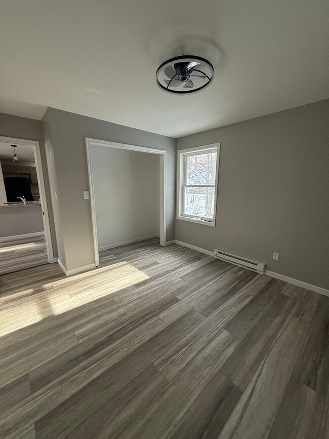 Building Photo - 1136 S Main St