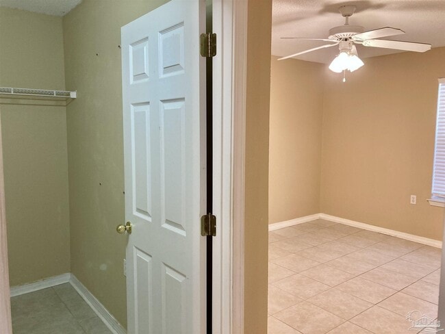 Building Photo - 2470 Trailwood Dr