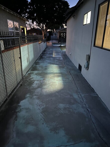 Driveway (View 2) - 10104 Dorothy Ave