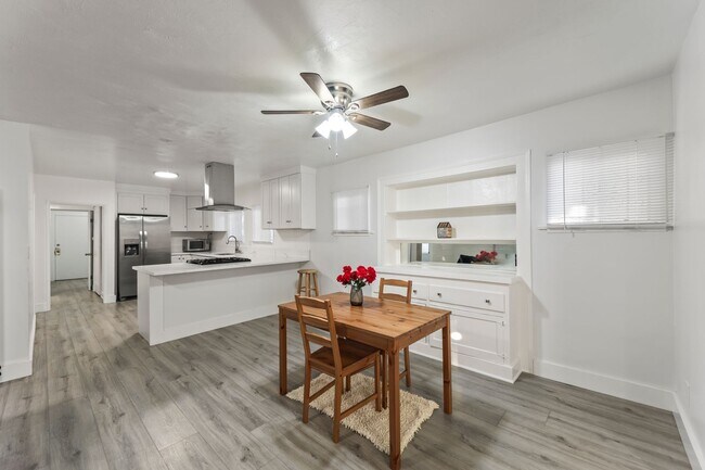 Building Photo - 1507 W 84th Pl