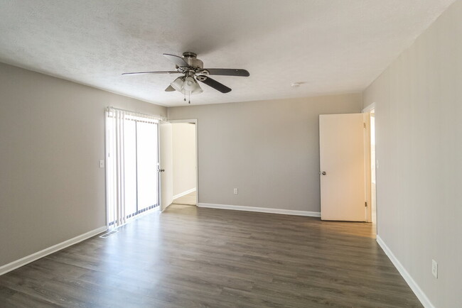 Building Photo - 8950 Western Pines Ct
