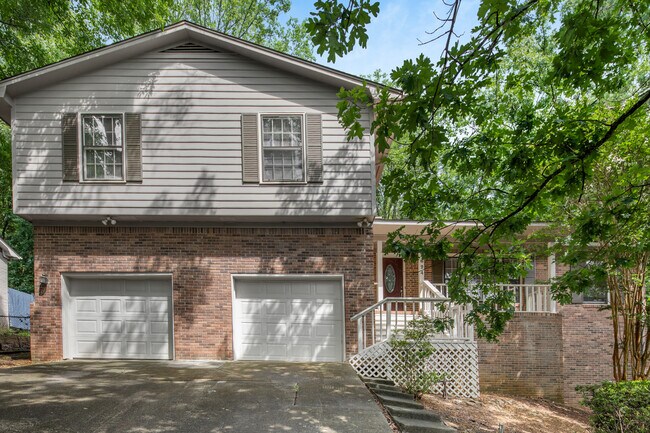 Building Photo - 2624 Excalibur Dr SE