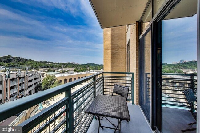 Building Photo - 2720 S Arlington Mill Dr