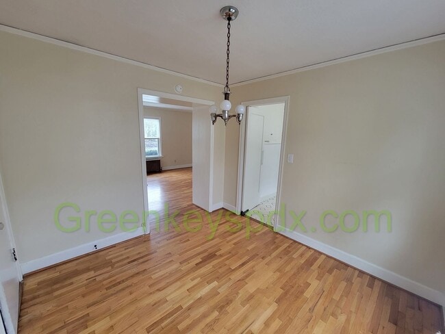 Building Photo - Beautiful 2 Bedroom 1 Bath House with Atta...