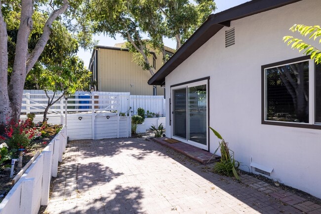 Building Photo - 1571 David Ave