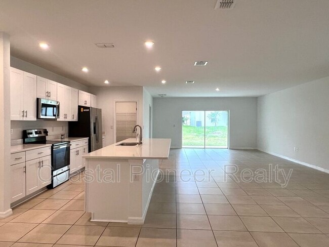 Building Photo - 5569 Tranquila Ln
