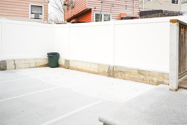 Building Photo - 24-10 Gillmore St