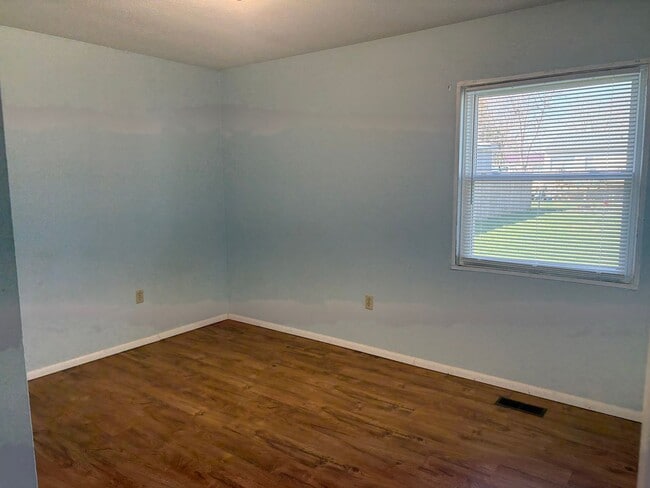 Building Photo - Three bedroom ranch located in Fairpark subdivision for rent