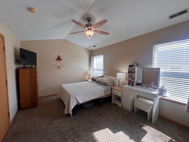 Building Photo - 3400 Blue Ridge Dr