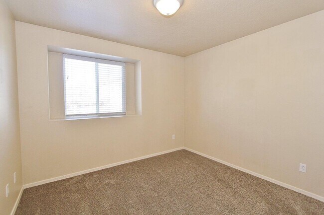 Building Photo - Immaculate Single-Level Home