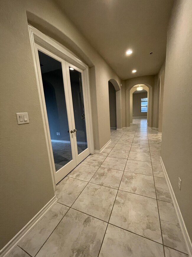 Building Photo - 2826 Winter Gorge