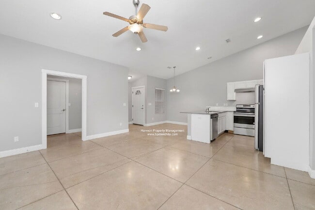 Building Photo - 5326 N Hillside St