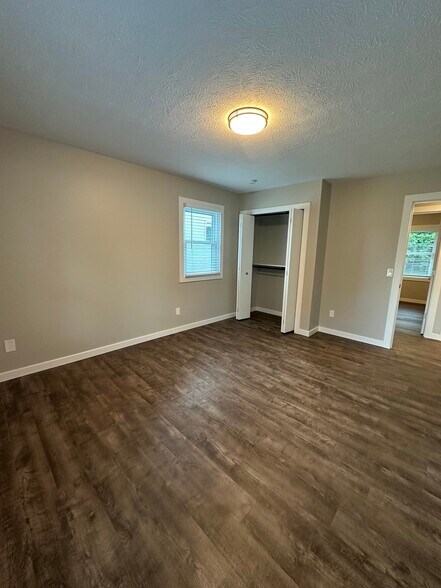 Building Photo - 2571 Woodmeadow Dr SE