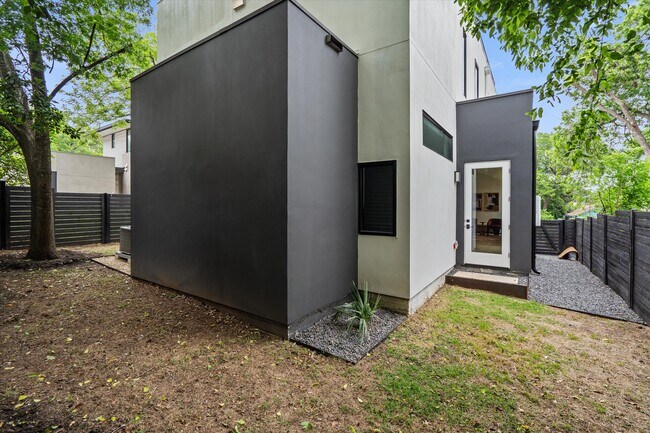 Building Photo - 1707 Kerr Ave