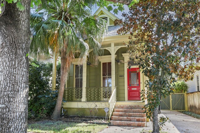 Primary Photo - Gorgeous Garden Home w/ Driveway, Back Pat...