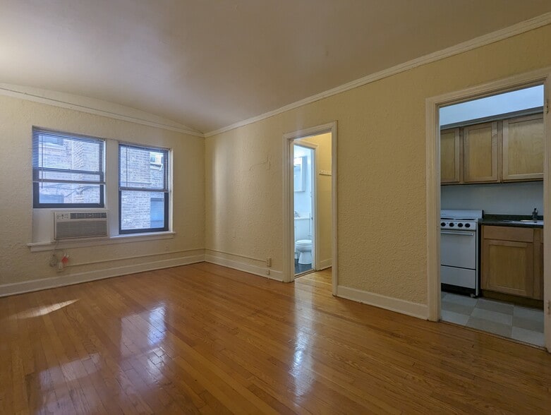 Building Photo - 556 W Arlington Pl