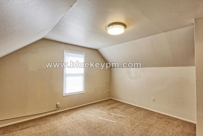 Building Photo - 3 bed, 1 bath Home w/ Easy Freeway Access Near Washington Elem School